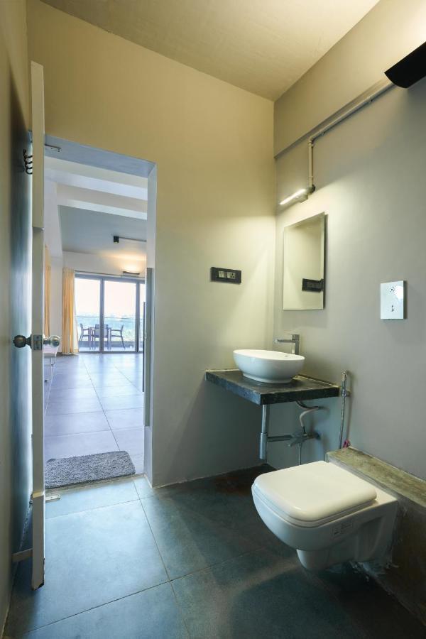Grey Stone - Lakefront Penthouse Family Rooms Kolhápur Exteriér fotografie