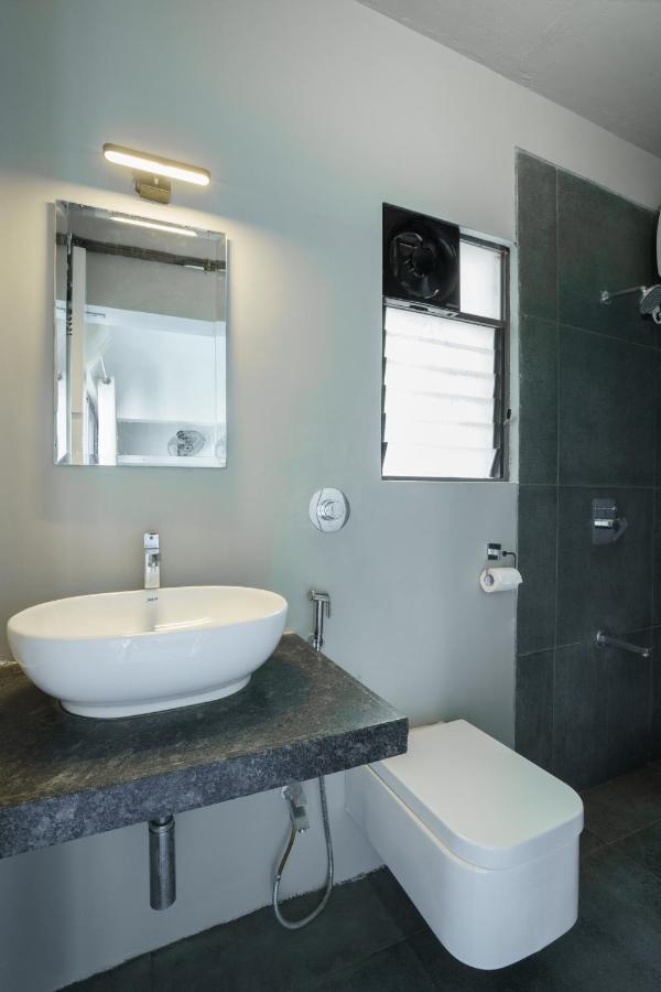 Grey Stone - Lakefront Penthouse Family Rooms Kolhápur Exteriér fotografie