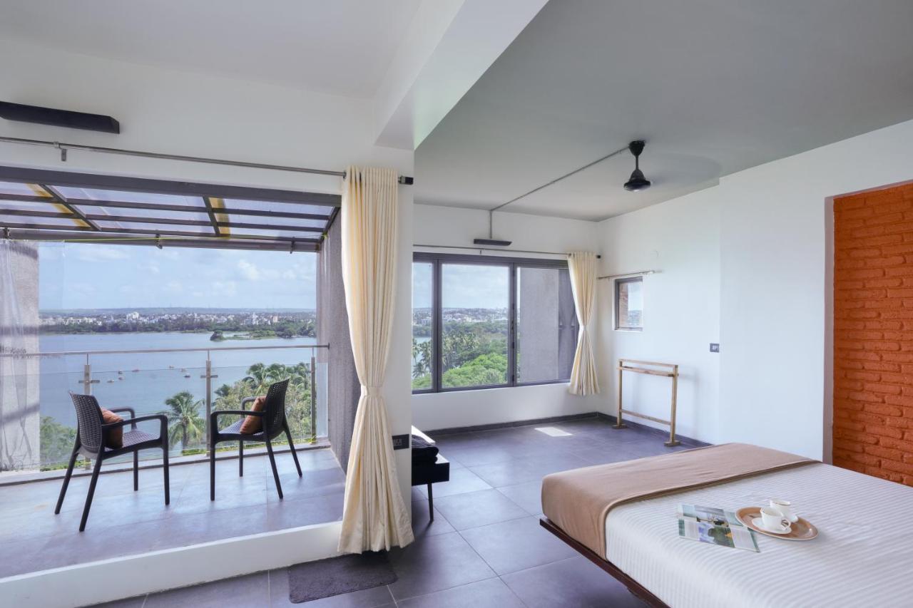Grey Stone - Lakefront Penthouse Family Rooms Kolhápur Exteriér fotografie