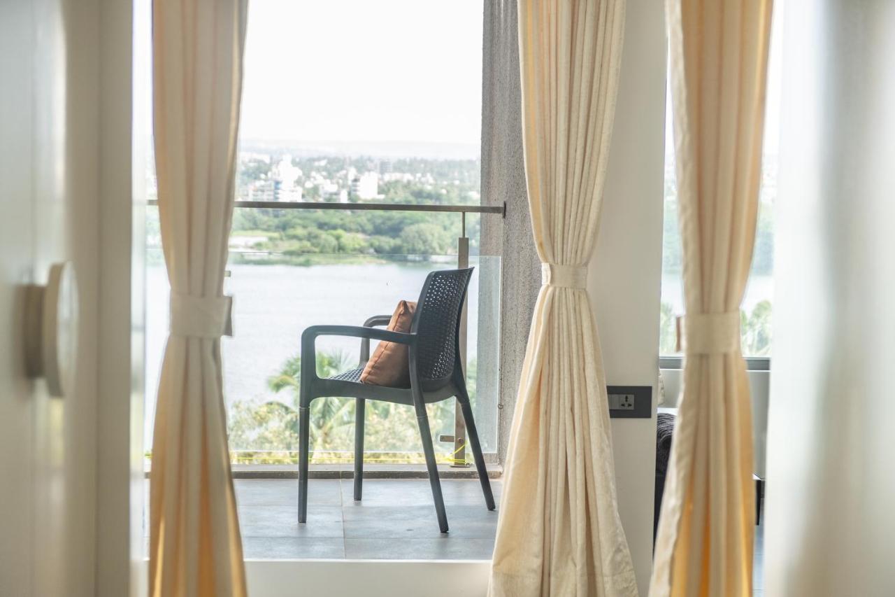 Grey Stone - Lakefront Penthouse Family Rooms Kolhápur Exteriér fotografie