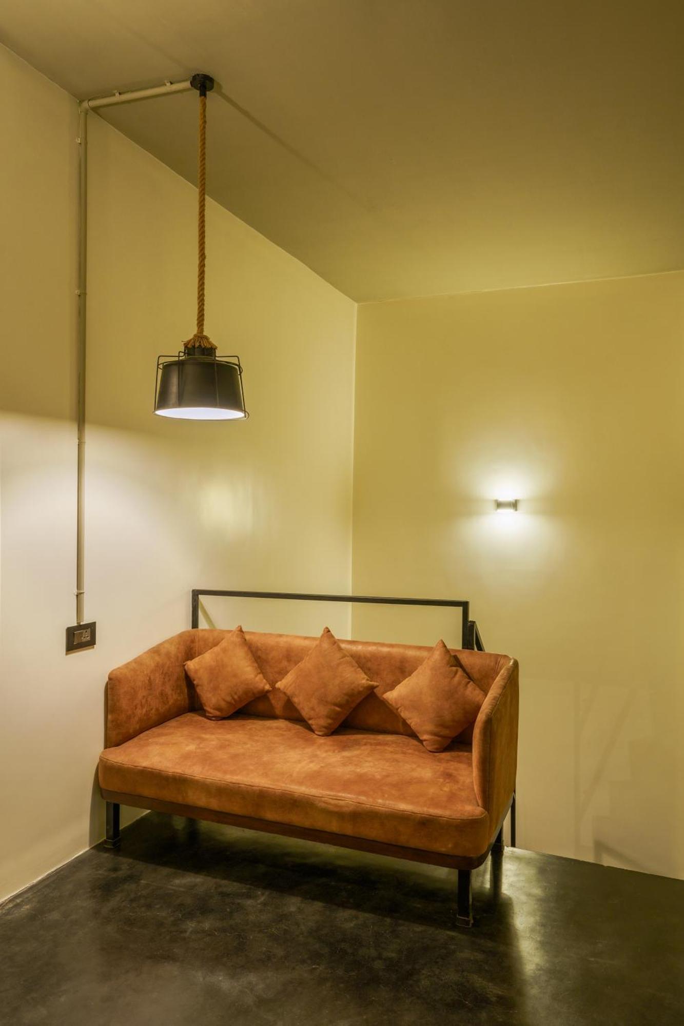 Grey Stone - Lakefront Penthouse Family Rooms Kolhápur Exteriér fotografie