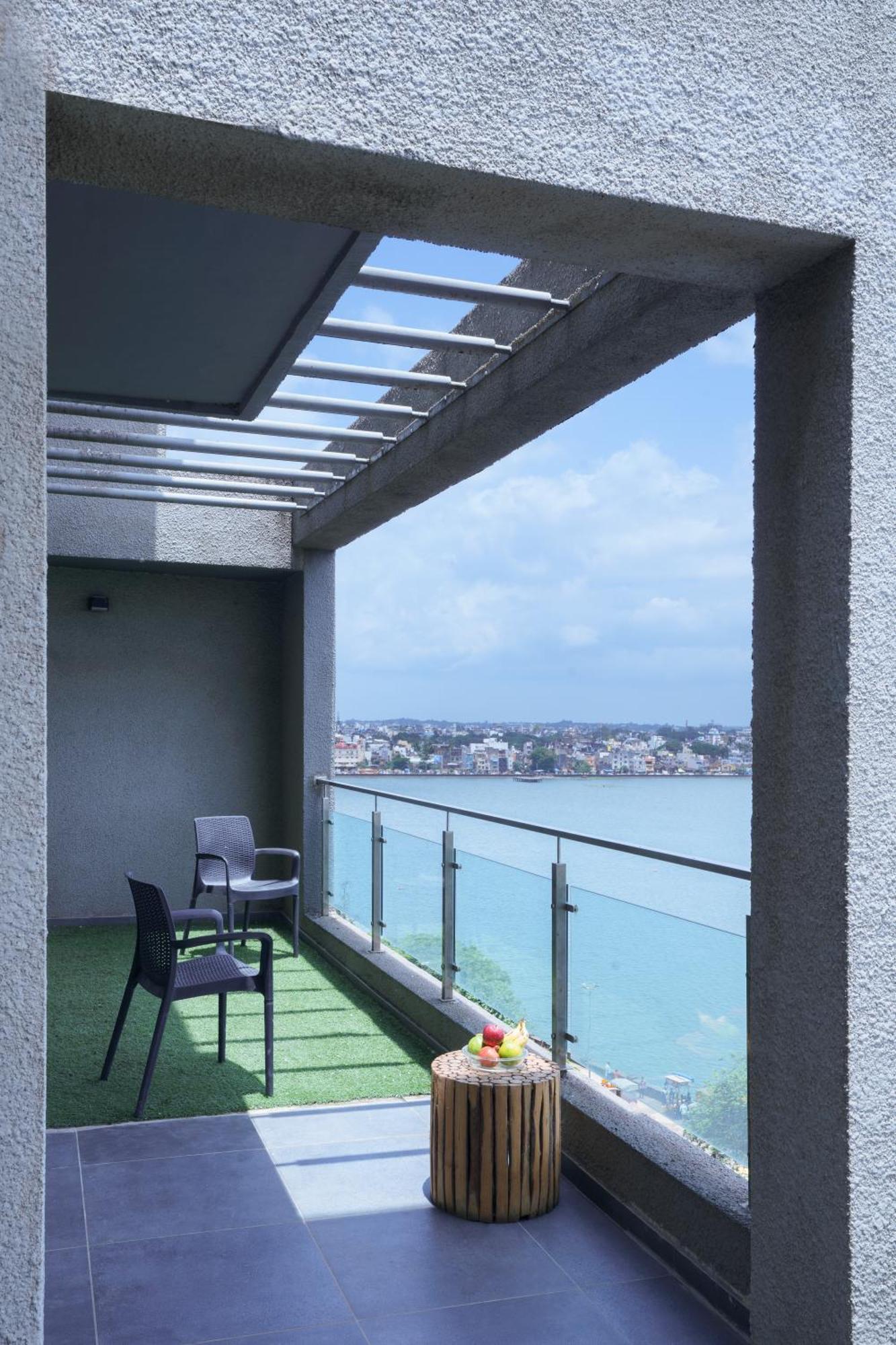 Grey Stone - Lakefront Penthouse Family Rooms Kolhápur Exteriér fotografie