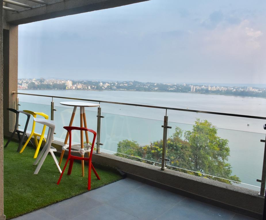 Grey Stone - Lakefront Penthouse Family Rooms Kolhápur Exteriér fotografie
